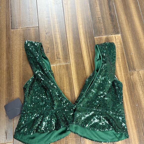 NWT Lulu's Green Sequin Deep V Neck Tank Crop Top Ruffle Hem Sleeveless Bralette - Picture 10 of 13